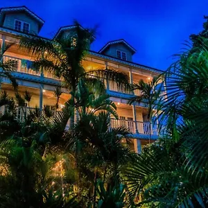 A Stone's Throw Away Hotel Nassau